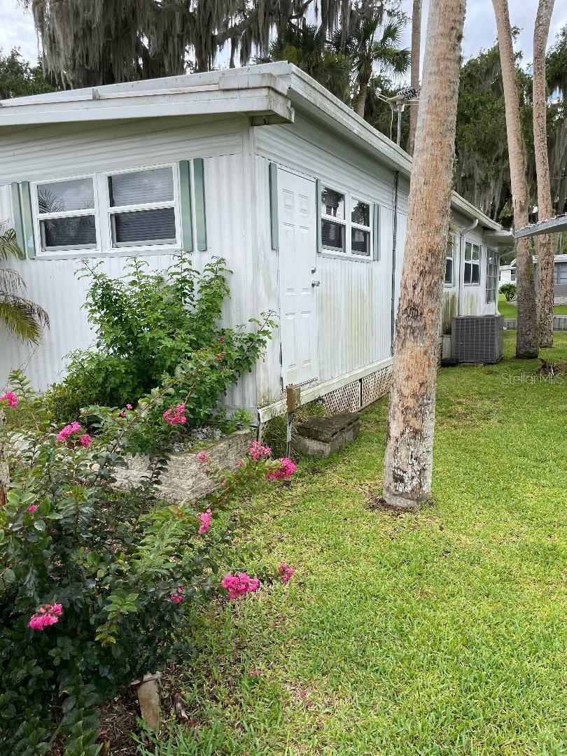 EUSTIS COUNTRY CLUB MANOR MHP UNIT 02A - Residential