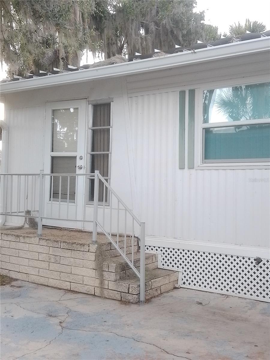 EUSTIS COUNTRY CLUB MANOR MHP UNIT 02A - Residential