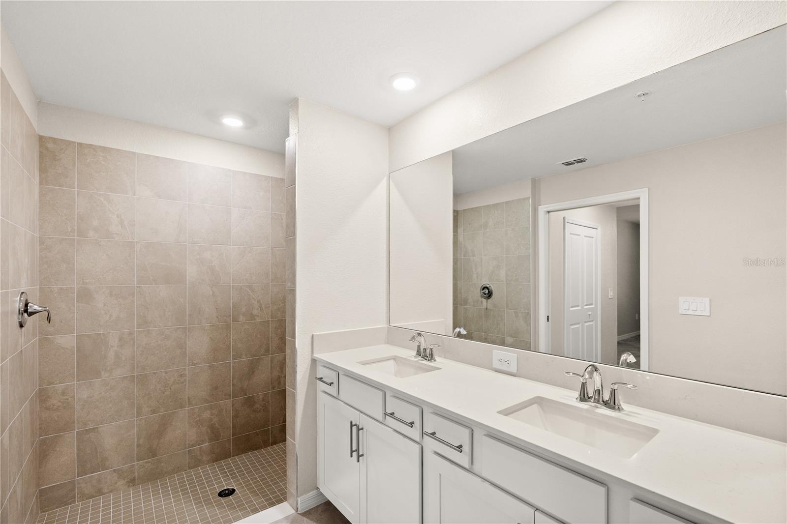 CALUSA COUNTRY CLUB - Residential