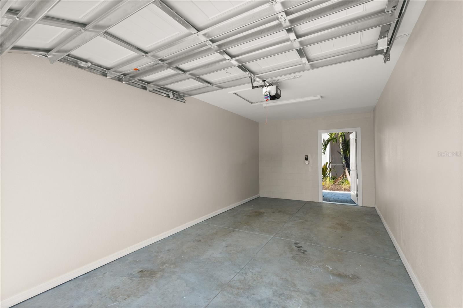 CALUSA COUNTRY CLUB - Residential