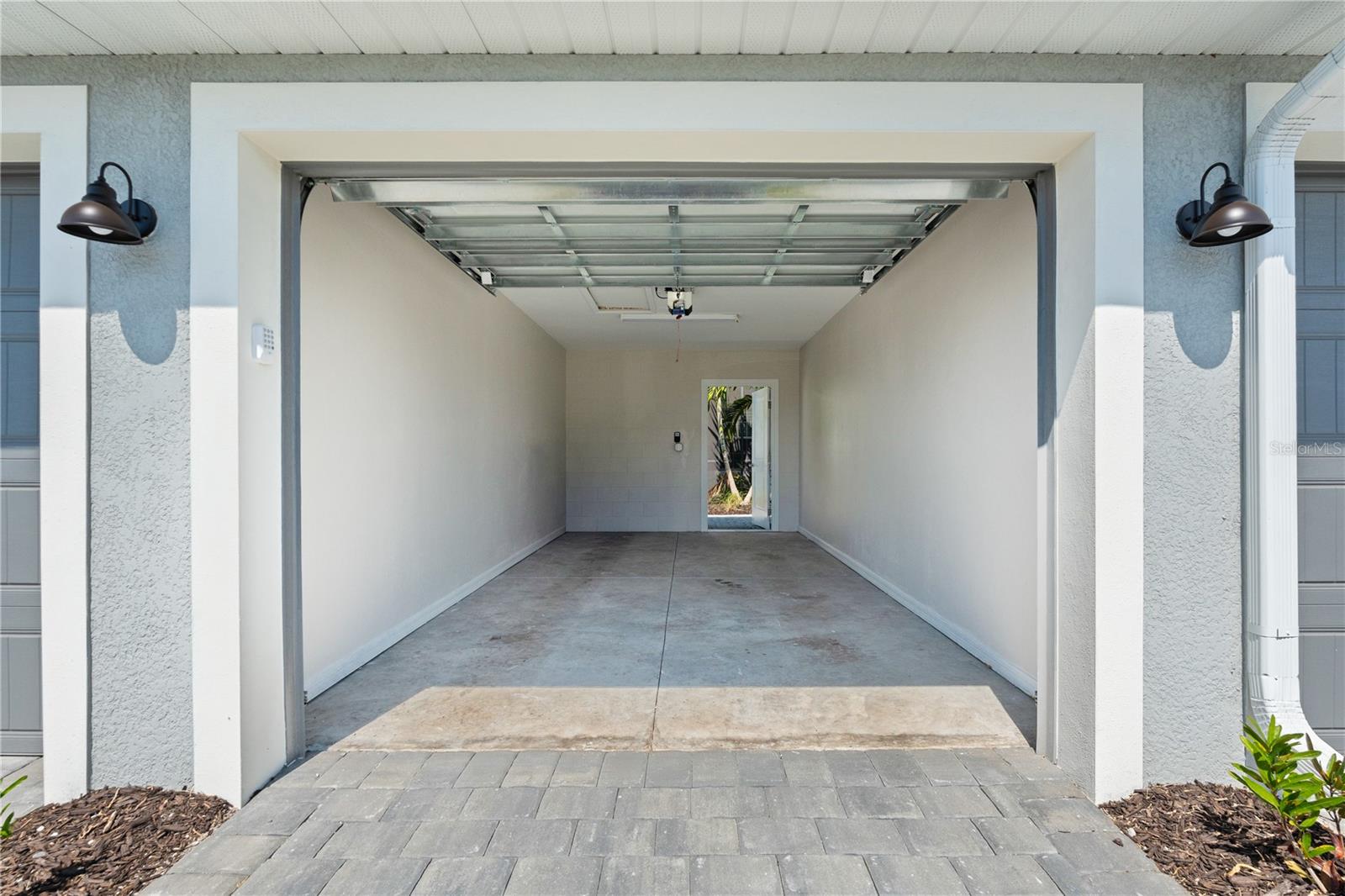 CALUSA COUNTRY CLUB - Residential