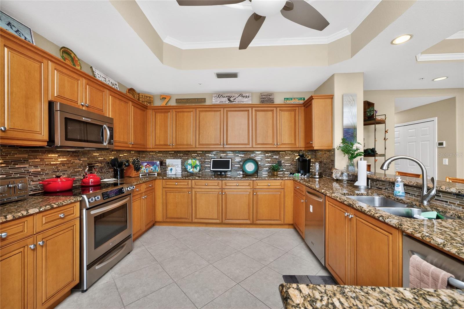 SUNRISE POINTE CONDO - Residential