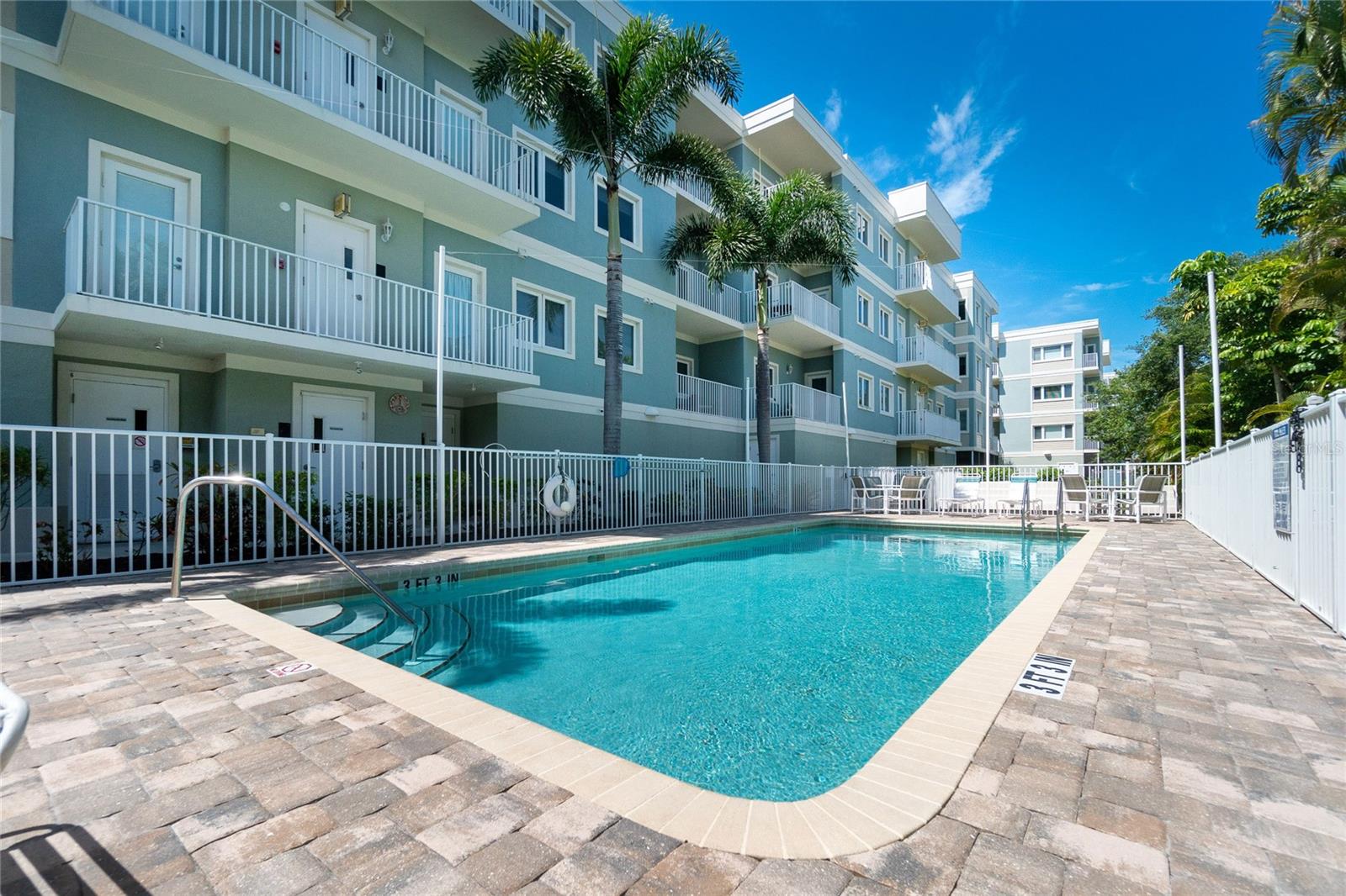 SUNRISE POINTE CONDO - Residential