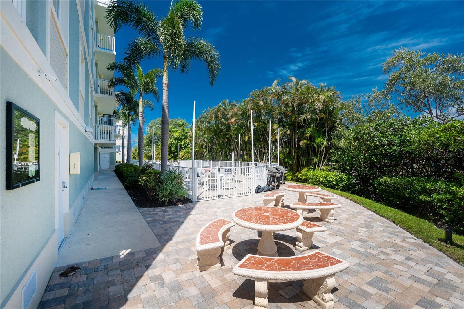 SUNRISE POINTE CONDO - Residential