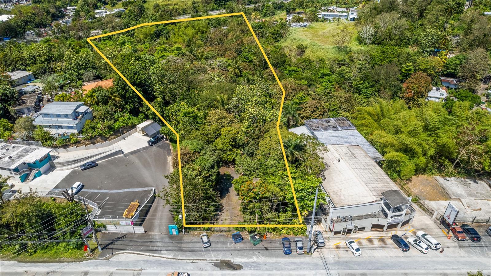 Excellent location with strong visibility and accessibility in the Río Ward of Guaynabo, Puerto Rico. This property is zoned IL and R-I, offering potential for industrial, commercial, or residential-related uses subject to applicable regulations.

The site is equipped with essential infrastructure, including water, electricity, telephone service, storm sewer system, and other utilities necessary for development and existing uses.

Strategically located west of Km. 20.4 of PR-1, the property offers convenient access just north of the intersection of PR-1 with PR-20 and PR-169 in the La Muda sector of Río Ward, Guaynabo. This central location provides excellent connectivity to San Juan, Caguas, and major transportation routes across the metropolitan area.

This property is ideal for investors, developers, or businesses seeking a well-located parcel with strong accessibility, visibility, and development potential in the Guaynabo area.