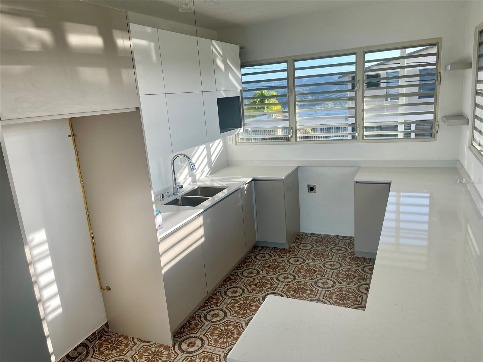 HOLLYWOOD HILLS HOA - Residential
