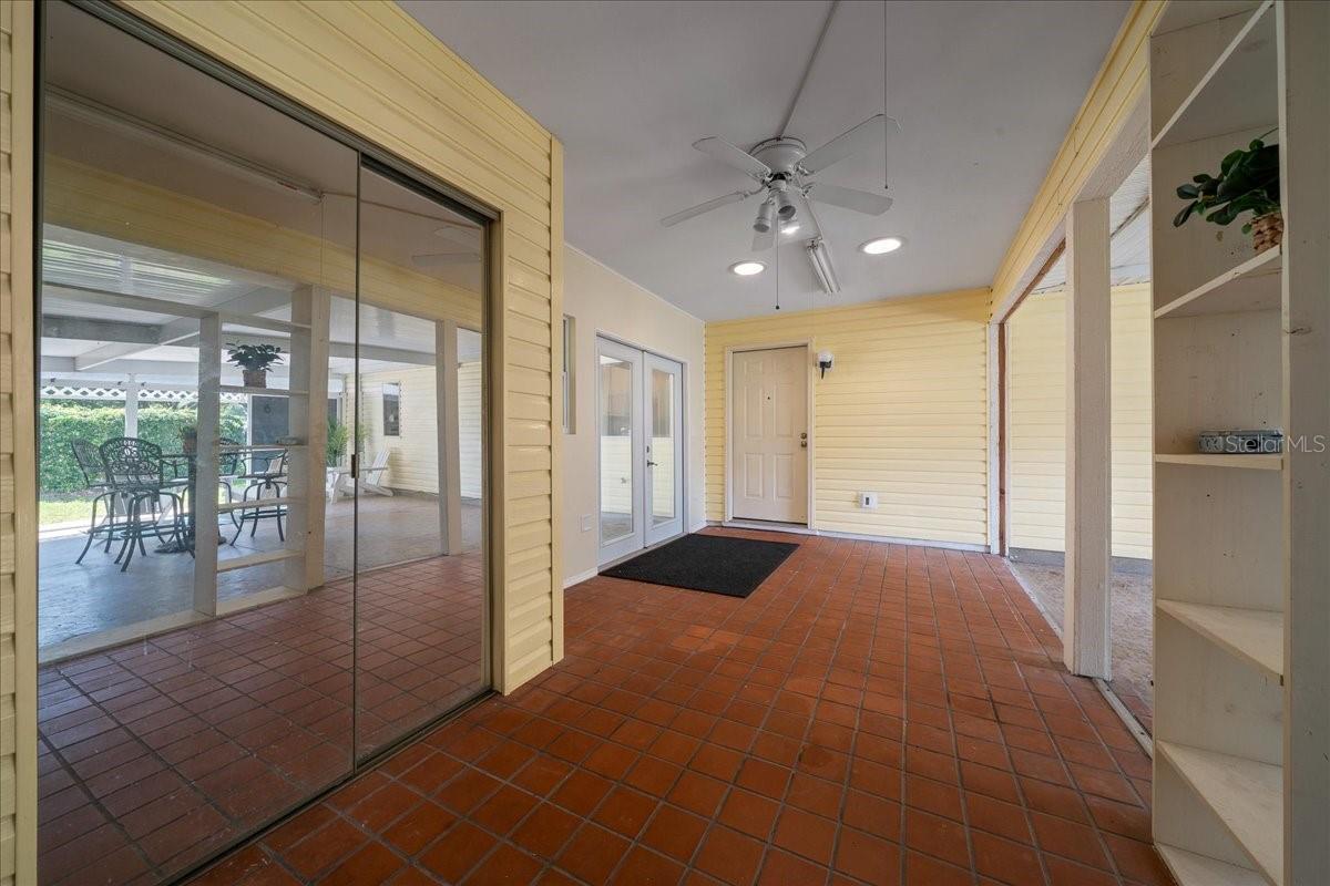 LADY LAKE ORANGE BLOSSOM GARDENS UNIT 15 - Residential