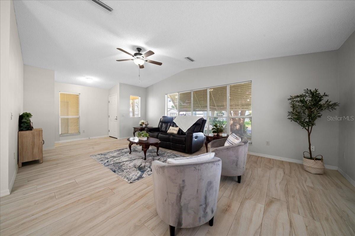 LADY LAKE ORANGE BLOSSOM GARDENS UNIT 15 - Residential