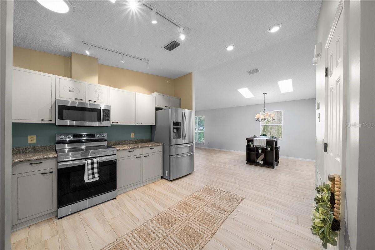 LADY LAKE ORANGE BLOSSOM GARDENS UNIT 15 - Residential