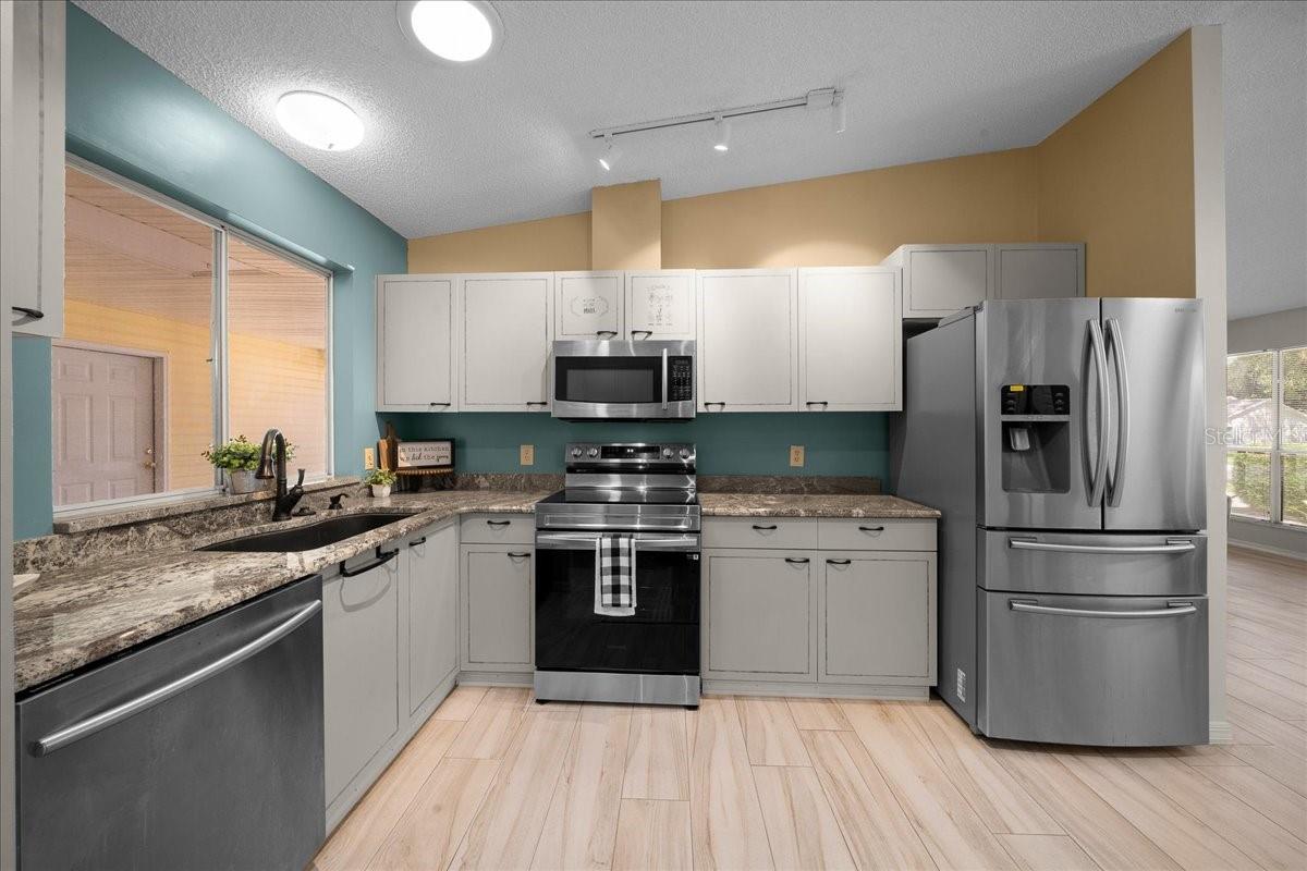 LADY LAKE ORANGE BLOSSOM GARDENS UNIT 15 - Residential