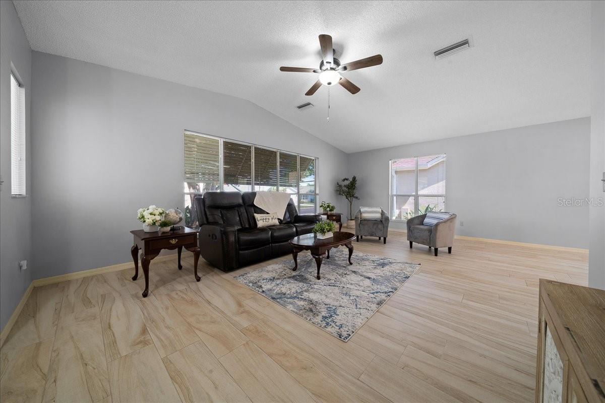 LADY LAKE ORANGE BLOSSOM GARDENS UNIT 15 - Residential