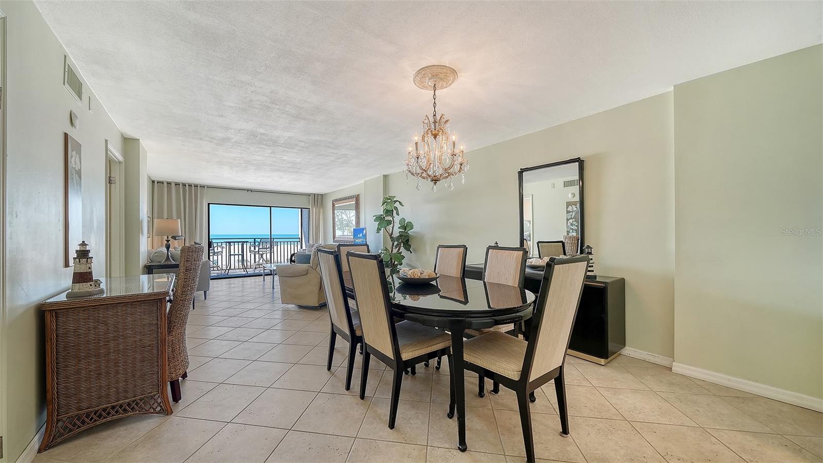 WHISPERING SANDS - Residential