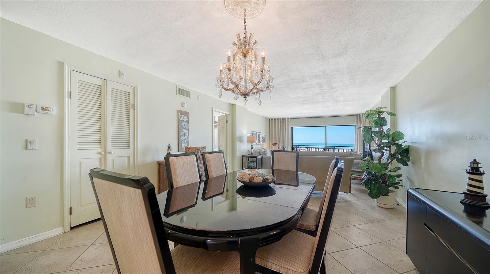 WHISPERING SANDS - Residential