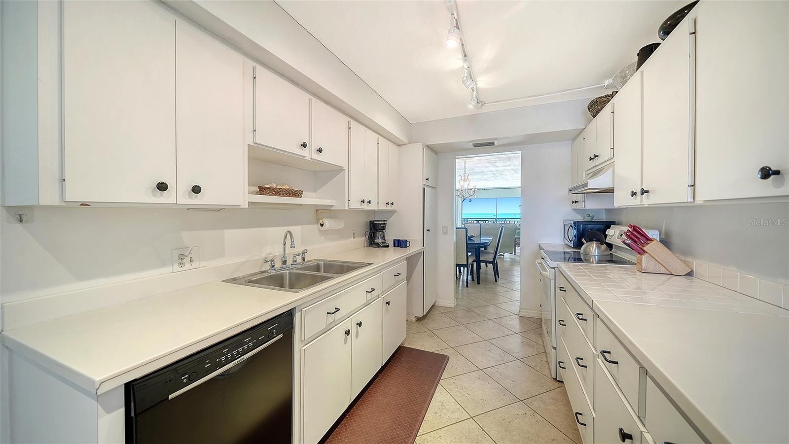 WHISPERING SANDS - Residential