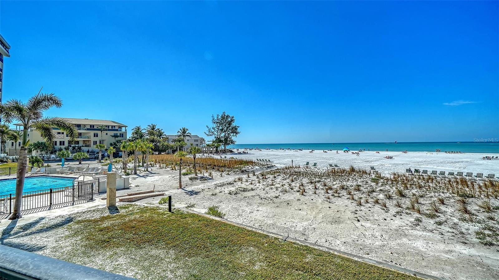 WHISPERING SANDS - Residential