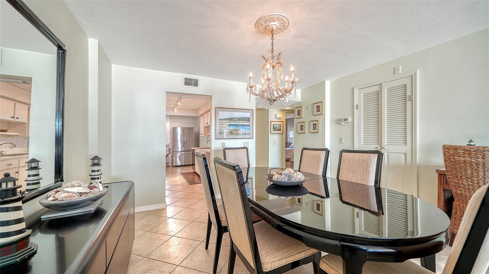 WHISPERING SANDS - Residential
