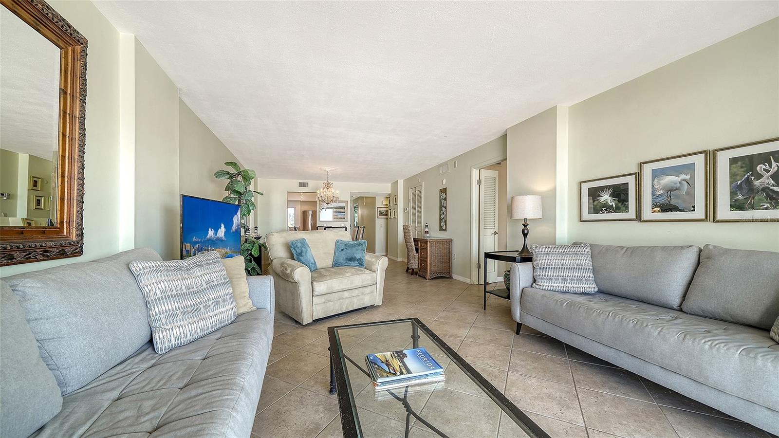 WHISPERING SANDS - Residential