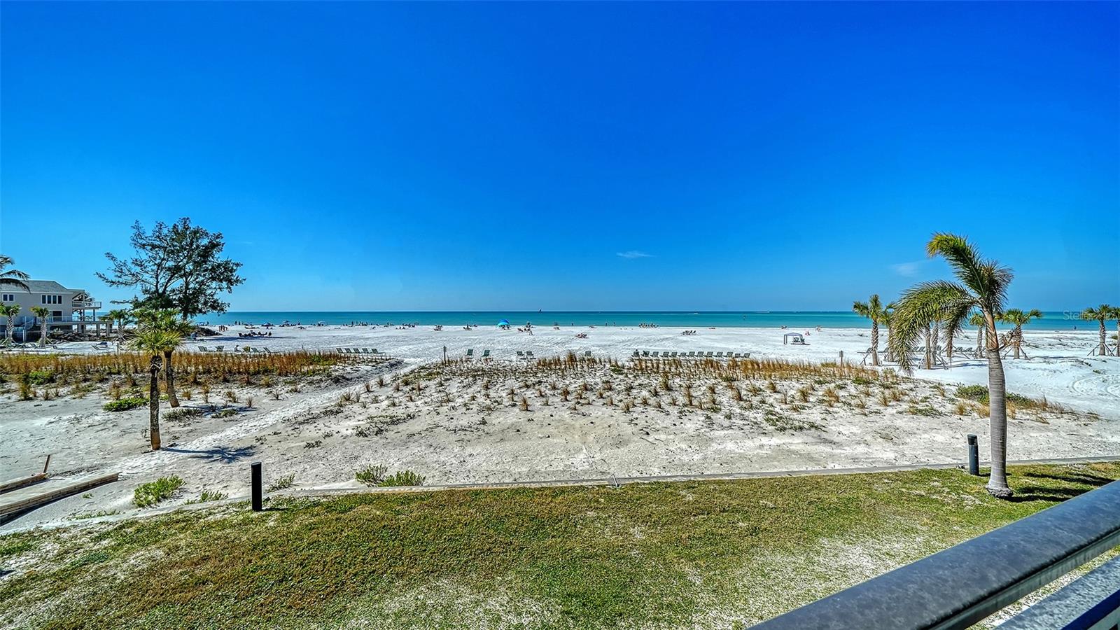 WHISPERING SANDS - Residential