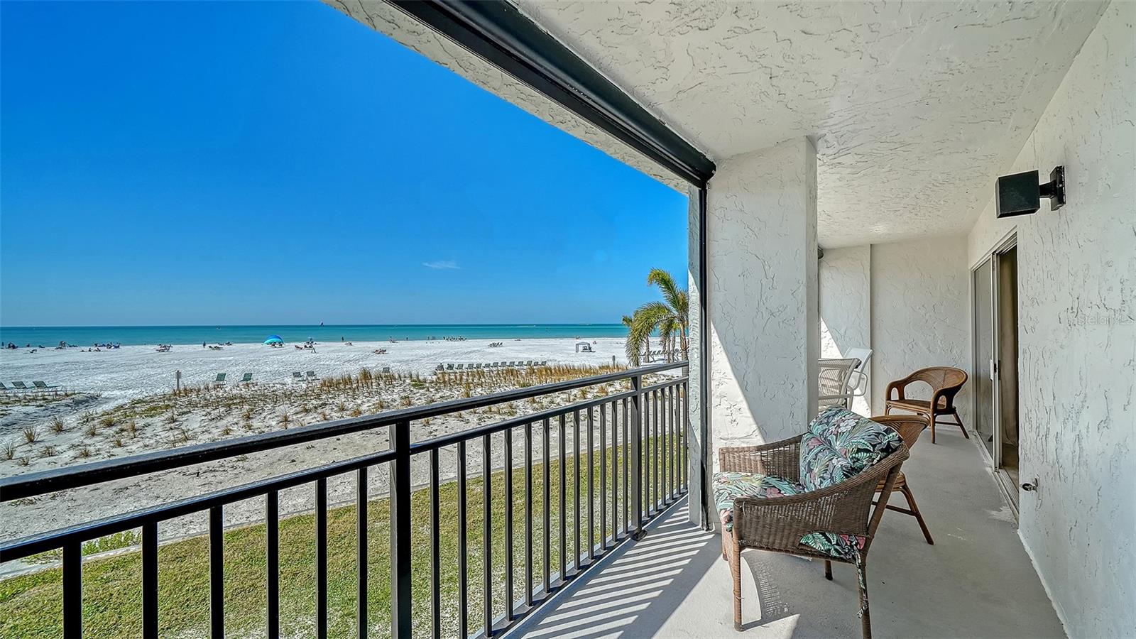 WHISPERING SANDS - Residential