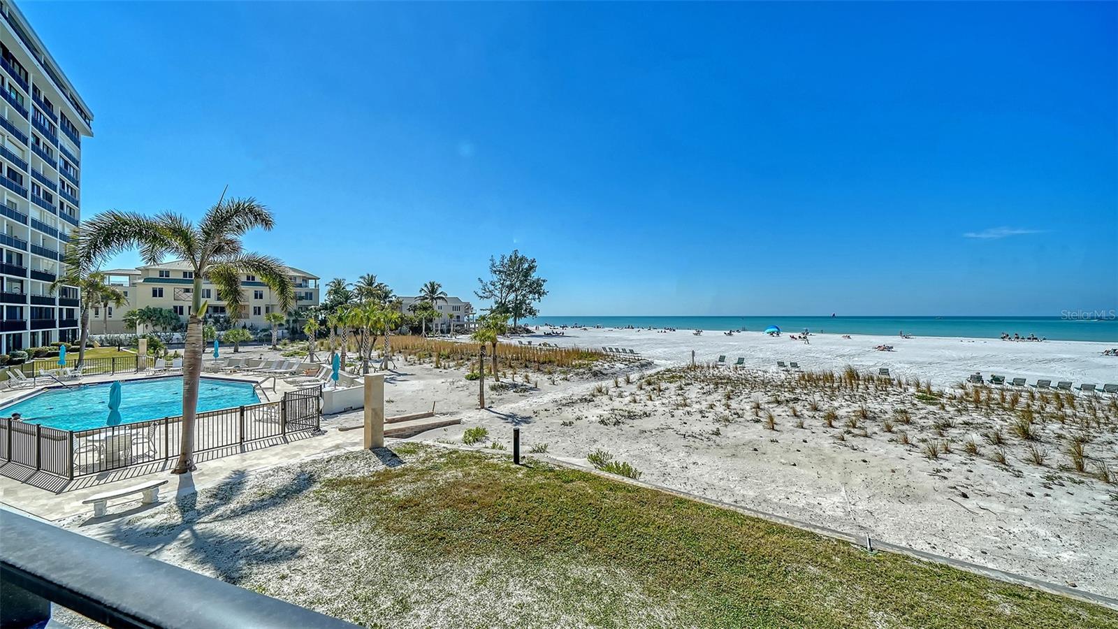 WHISPERING SANDS - Residential