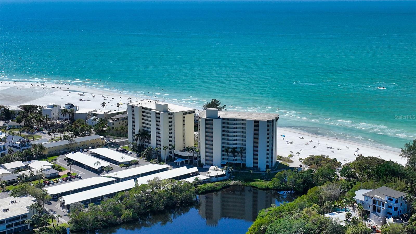 WHISPERING SANDS - Residential