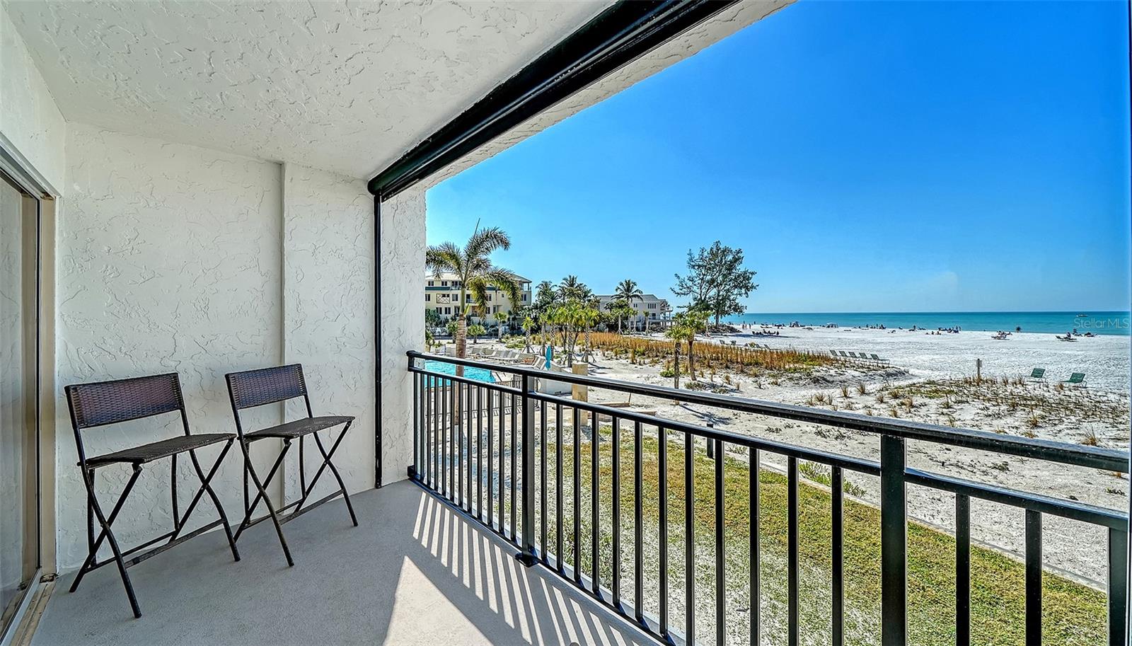 WHISPERING SANDS - Residential