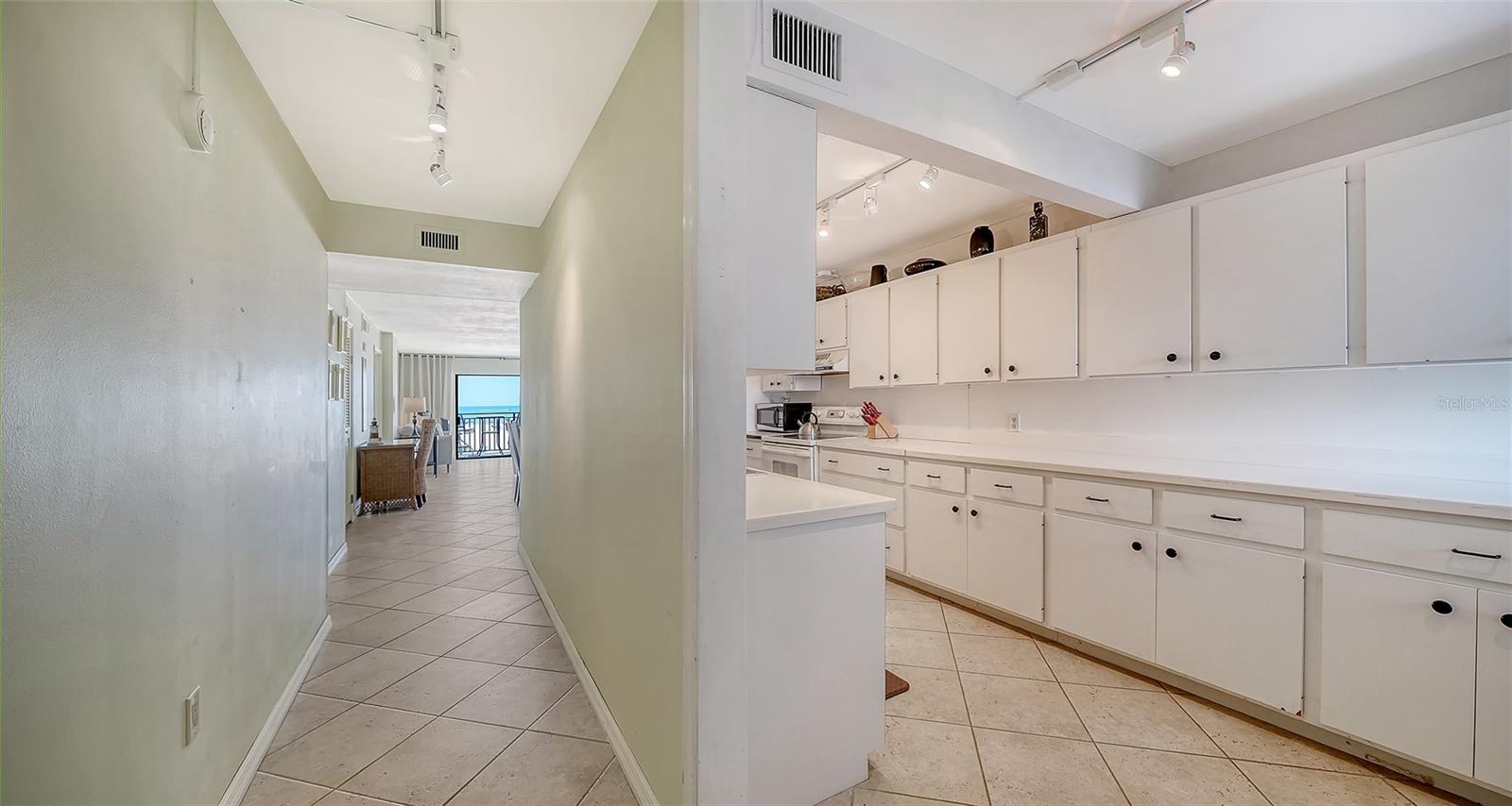WHISPERING SANDS - Residential