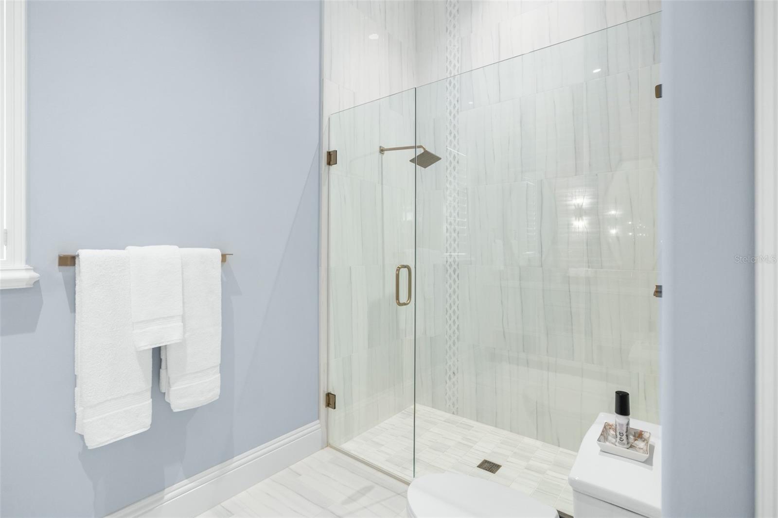 GOLDEN OAK - Residential Lease