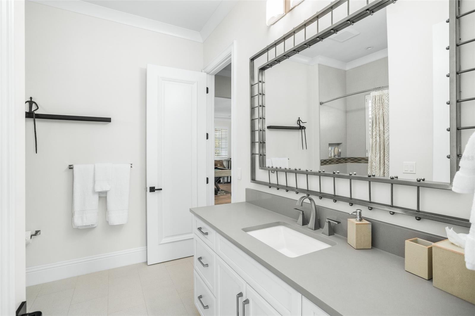 GOLDEN OAK - Residential Lease