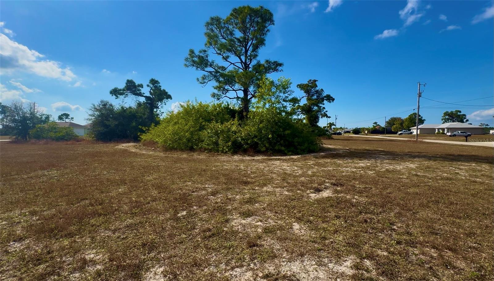 CAPE CORAL - Land