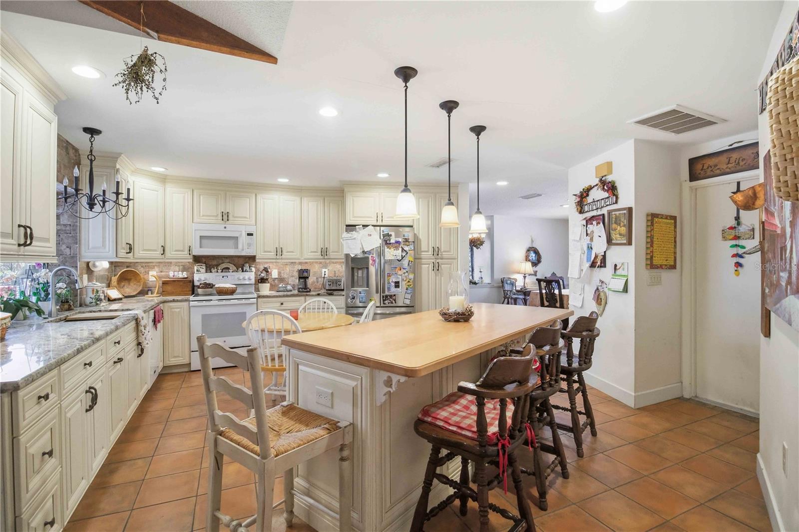 COUNTRY PLACE - Residential