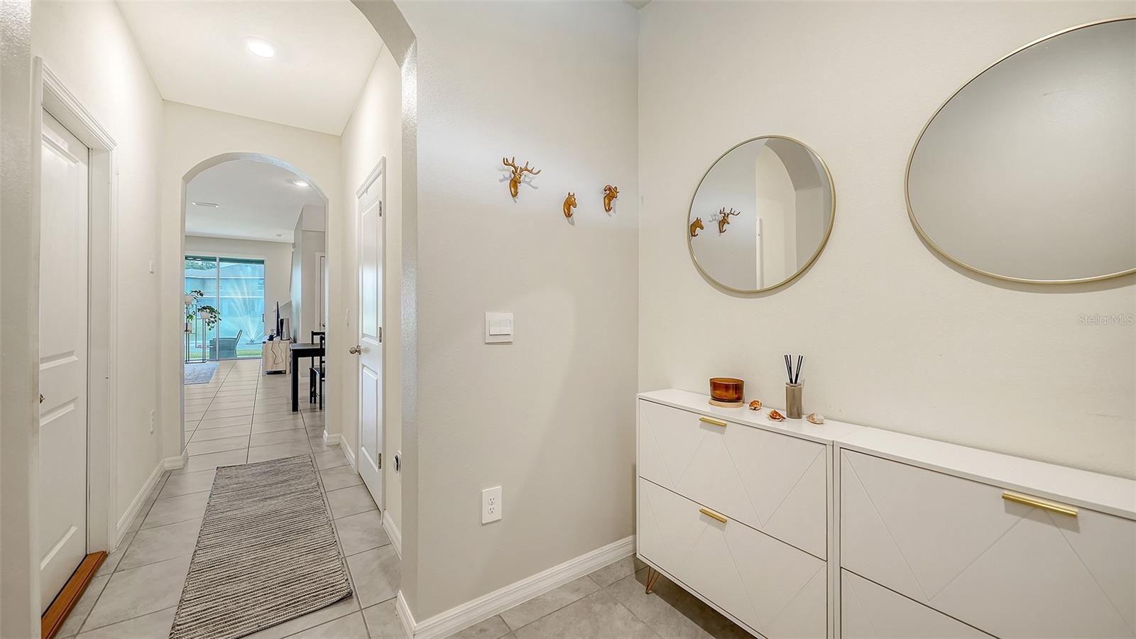 PROMENADE EAST - Residential