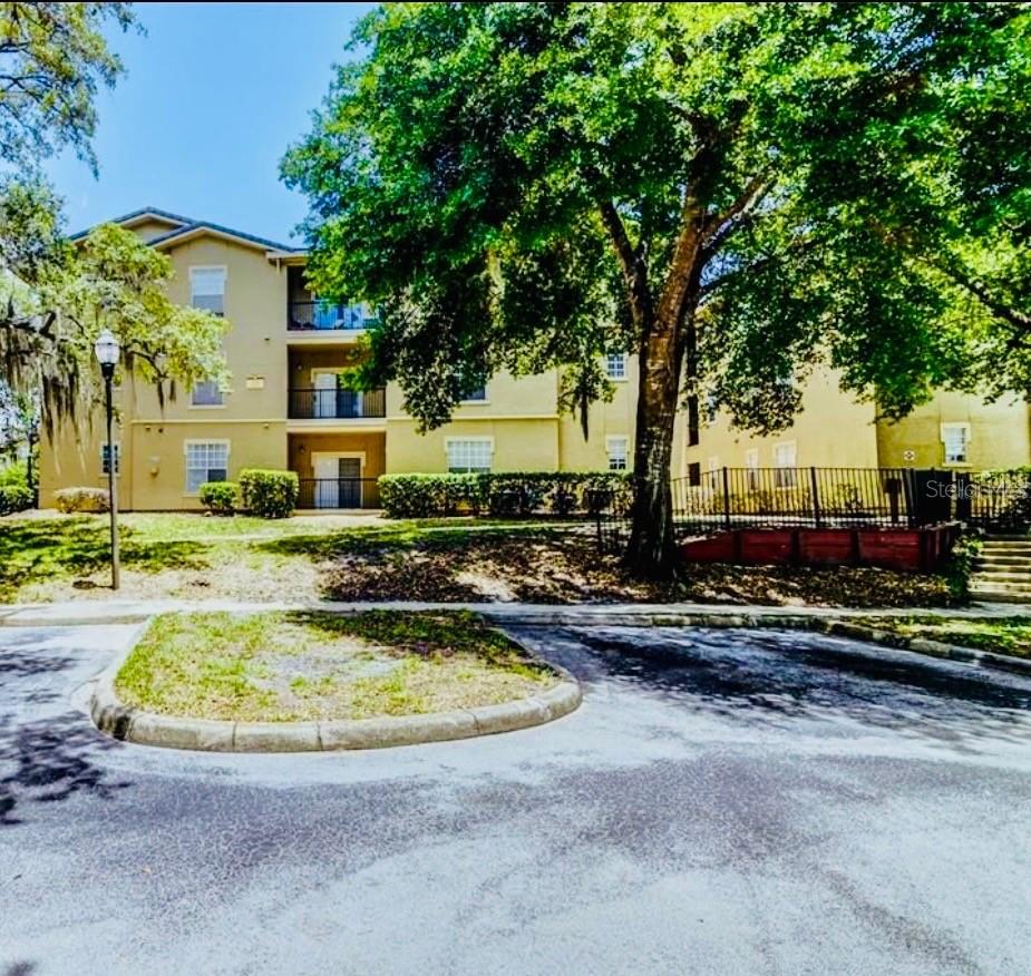 Beautifully maintained 1 bedroom, 1 bath condo in the Notting Hill at Oakmonte community in Lake Mary. The spacious kitchen features rich cherry wood cabinetry, granite countertops, a granite breakfast bar with seating. Kitchen has a full suite of stainless steel appliances, including a smooth-top range, built-in microwave, dishwasher, and refrigerator — all opening through an elegant arched pass-through to the sun-filled living area. The spacious living room offers plenty of natural light from multiple windows and a charming arched built-in display niche. The bedroom is generously sized with neutral carpet and bright natural light, while the bathroom features a soaking tub with direct access to a walk-in closet with built-in shelving. Amenities include resort-style pools, fitness center, billiard room, tennis court, playground, and direct Wekiva Trail access. Conveniently located off I-4 near Markham Woods Road, Seminole Town Centre, dining, and shopping.