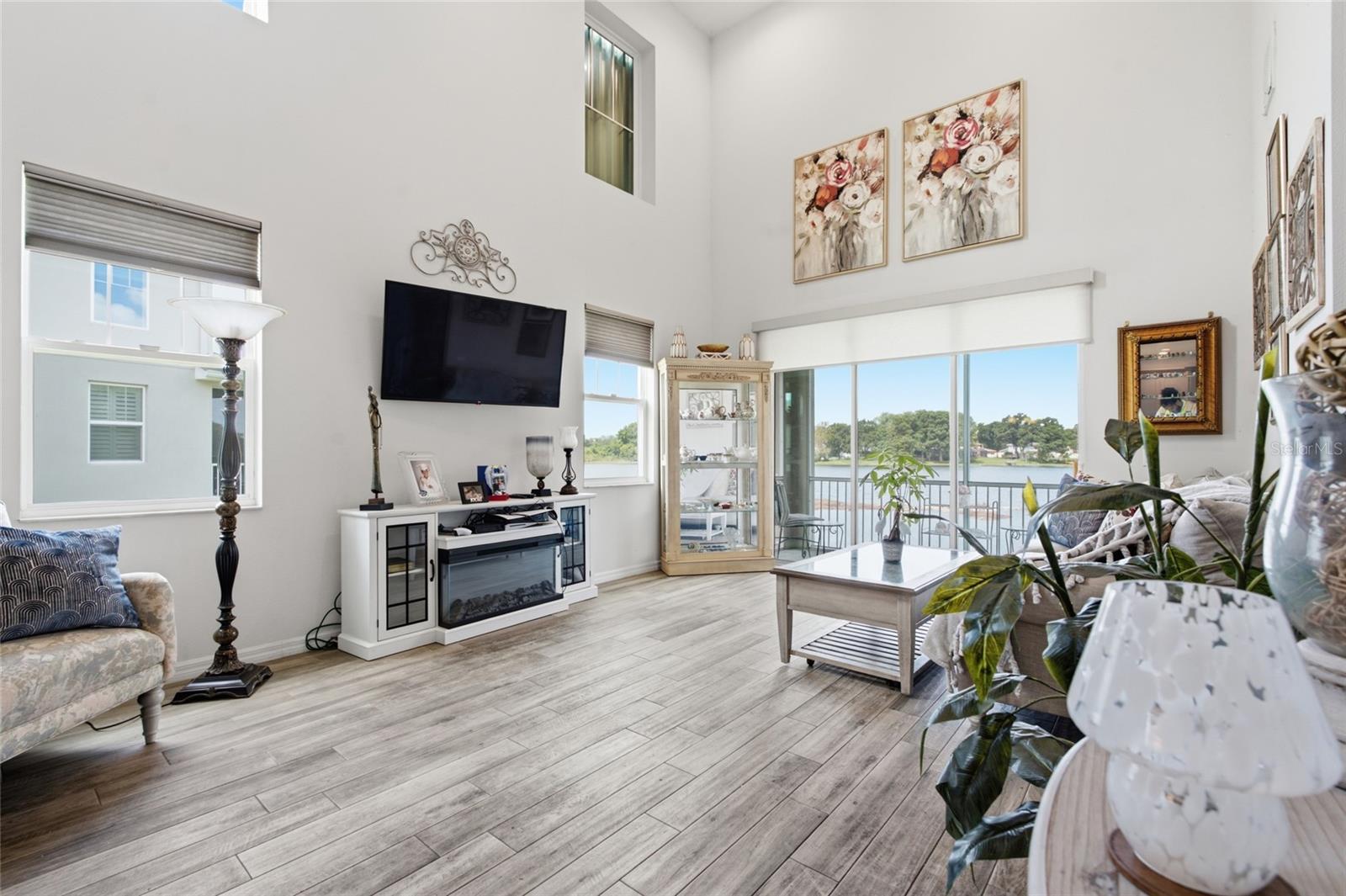 MONTCLAIR LAKE TWNHMS -PHASE 2 - Residential