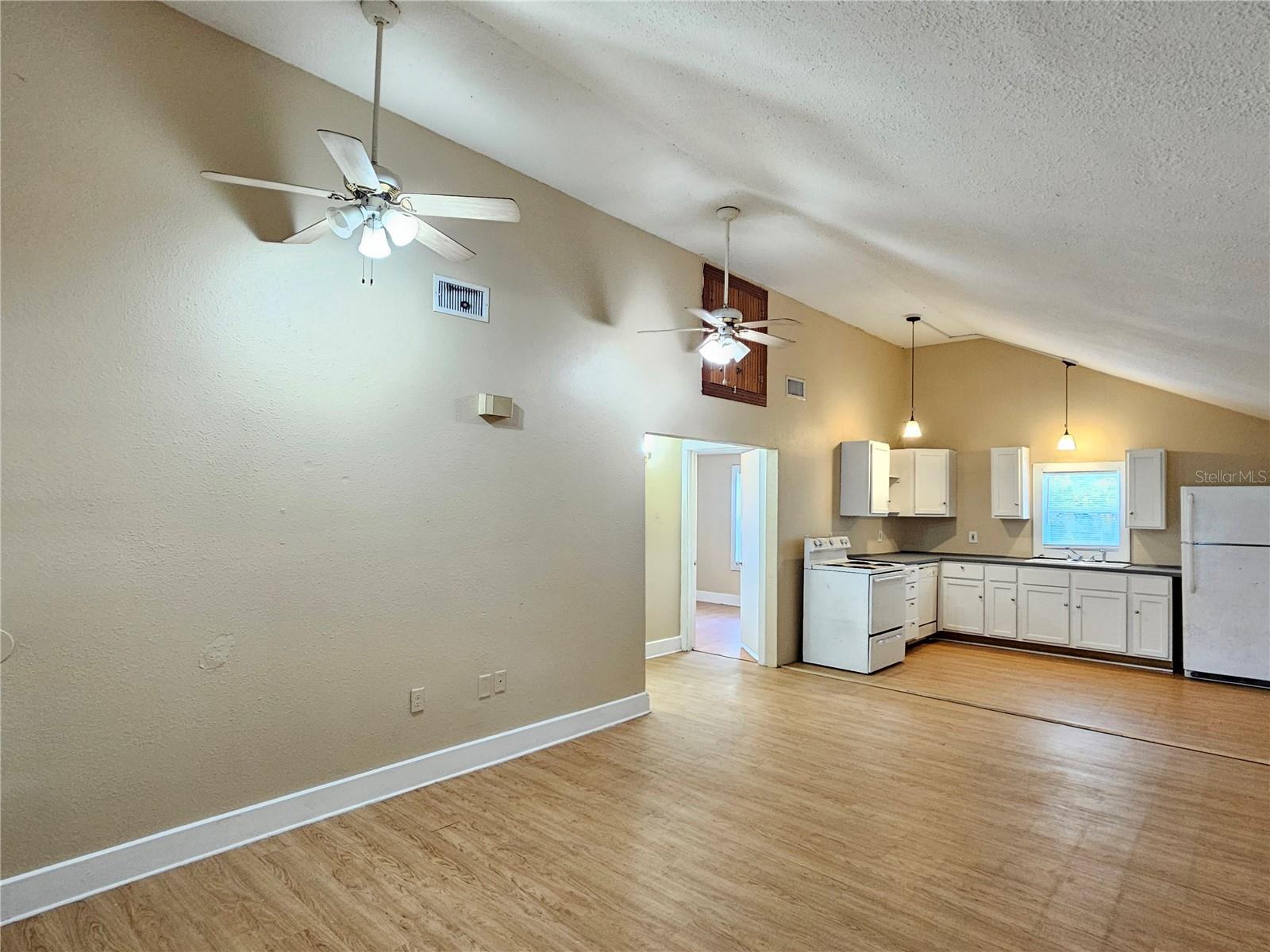 COUNTRY CLUB ESTATES RESUB PT - Residential Lease