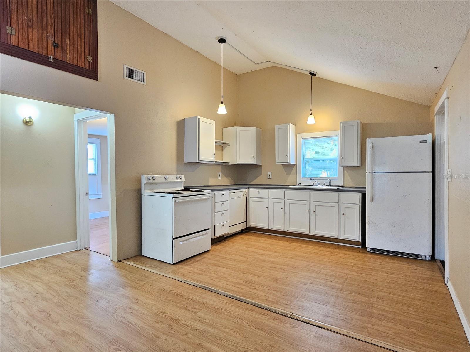 COUNTRY CLUB ESTATES RESUB PT - Residential Lease