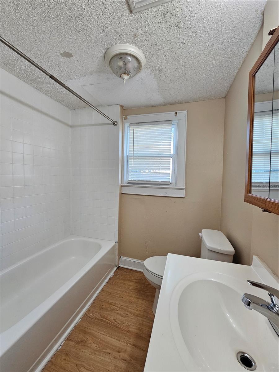 COUNTRY CLUB ESTATES RESUB PT - Residential Lease