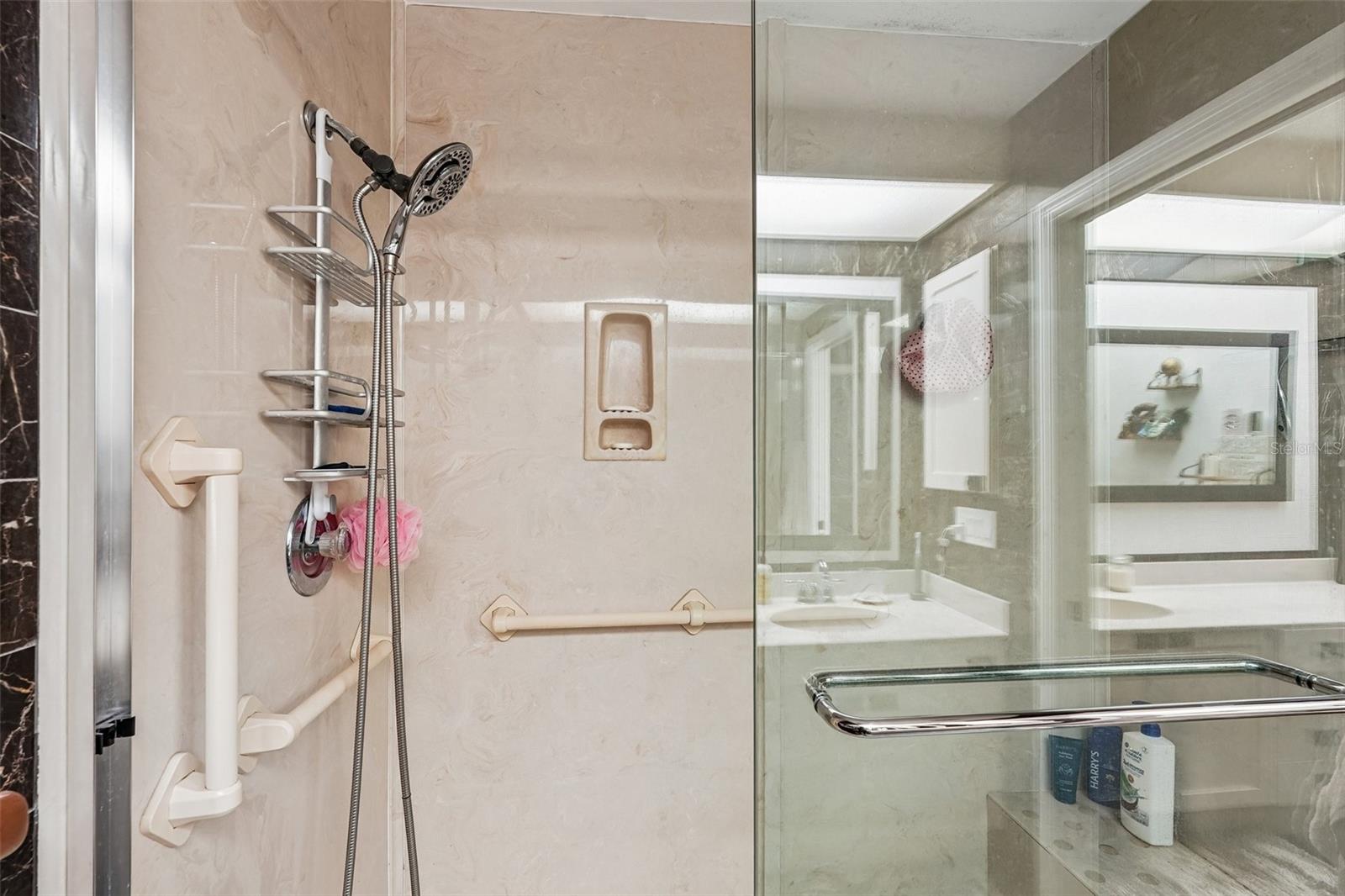 PIPERS WAITE - Residential