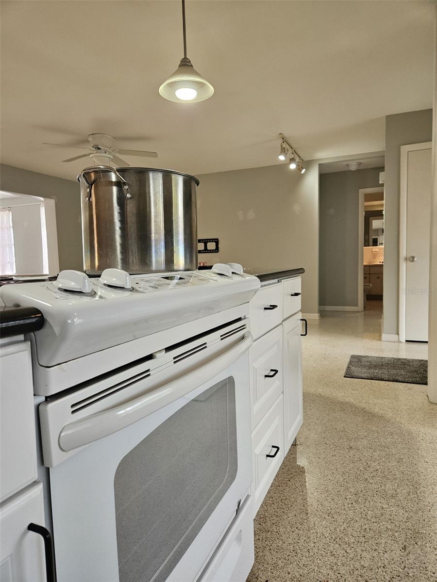 HARBOR VIEW VILLAS 1ST ADD - Residential Lease