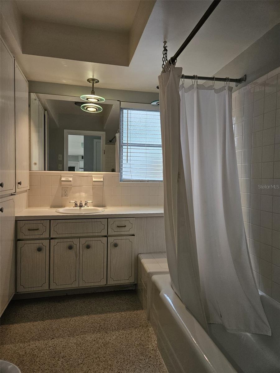 HARBOR VIEW VILLAS 1ST ADD - Residential Lease