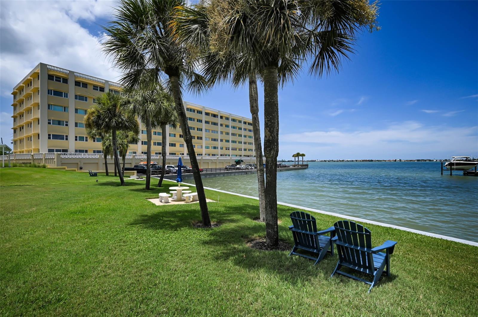 HARBOUR CLUB CONDO 3 - Residential