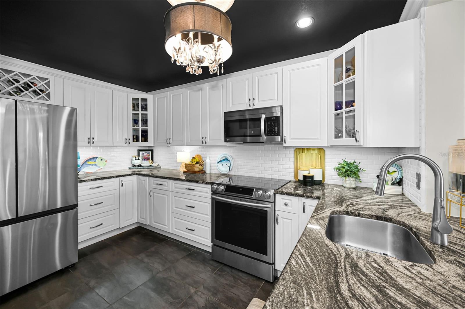 HARBOUR CLUB CONDO 3 - Residential