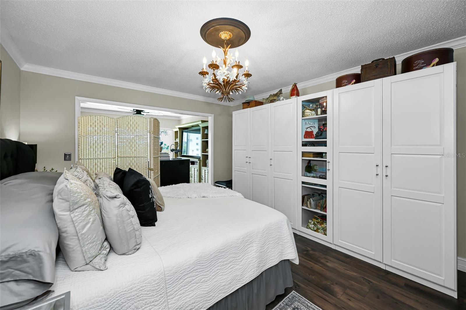 HARBOUR CLUB CONDO 3 - Residential