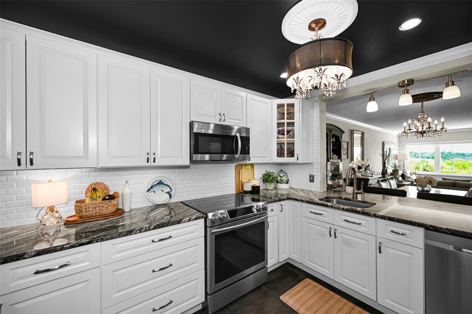HARBOUR CLUB CONDO 3 - Residential