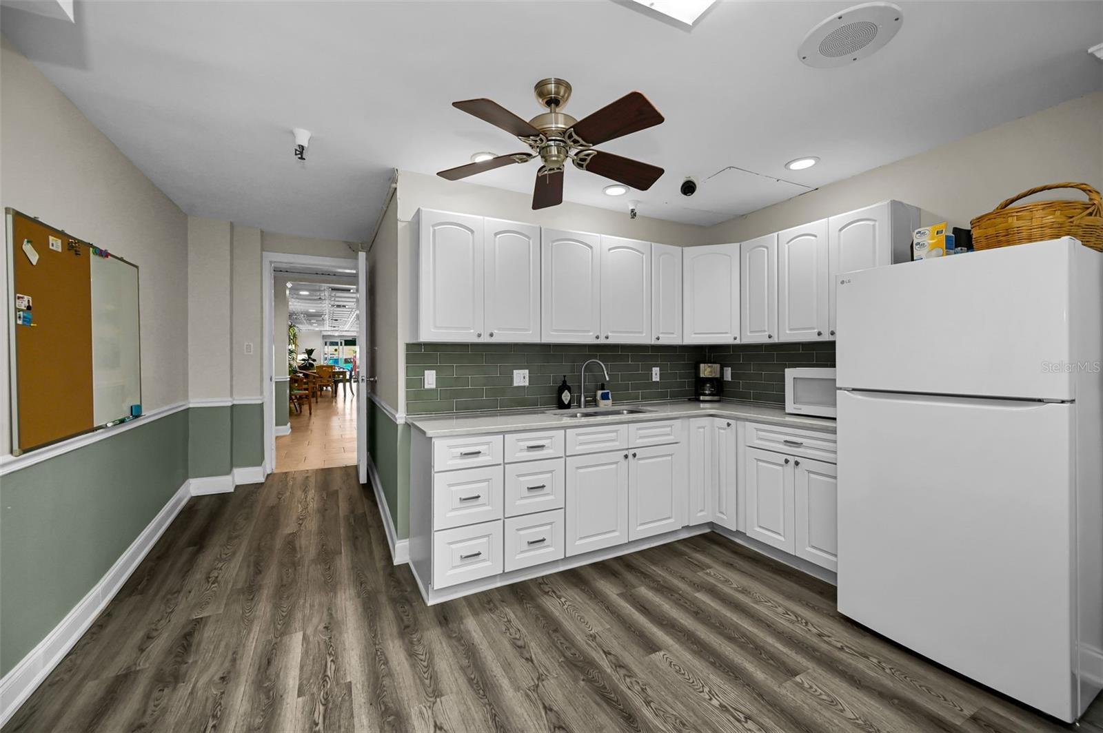 HARBOUR CLUB CONDO 3 - Residential