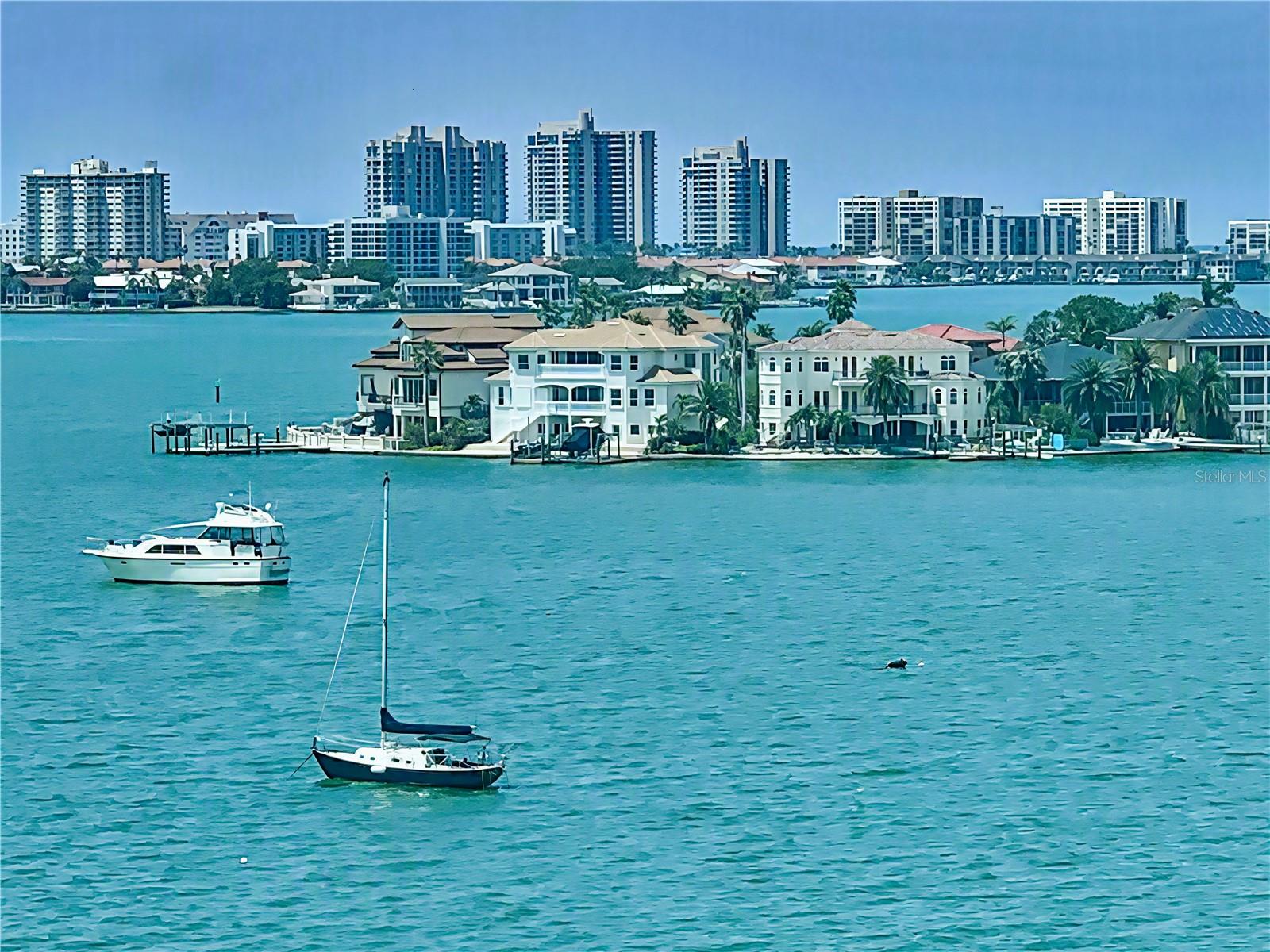 HARBOUR CLUB CONDO 3 - Residential