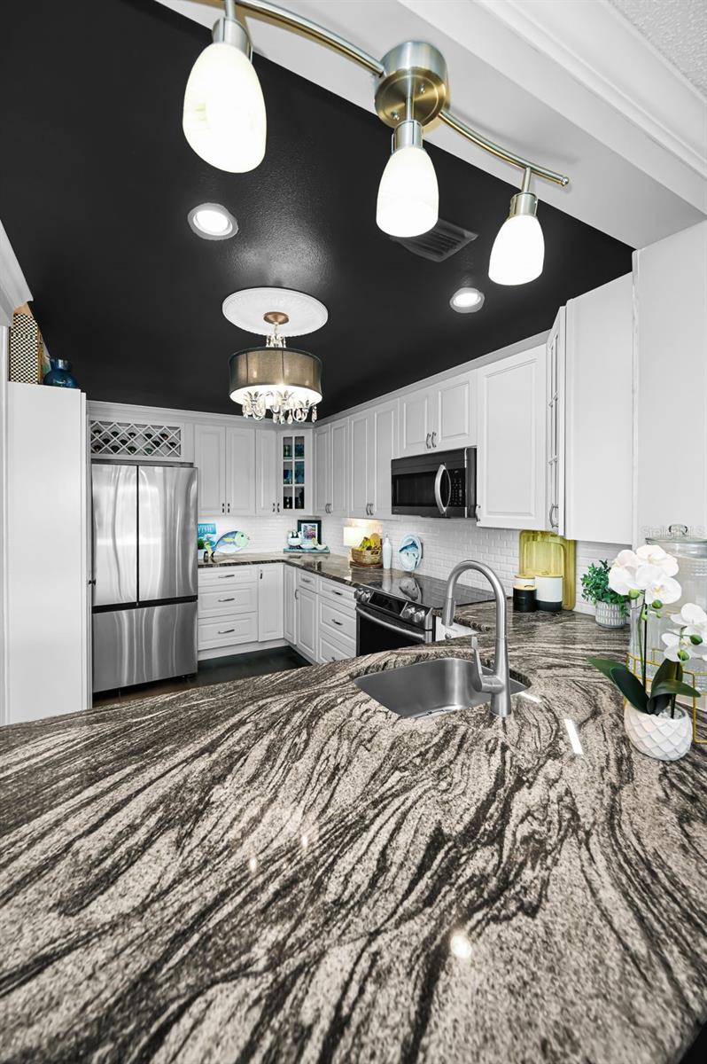 HARBOUR CLUB CONDO 3 - Residential