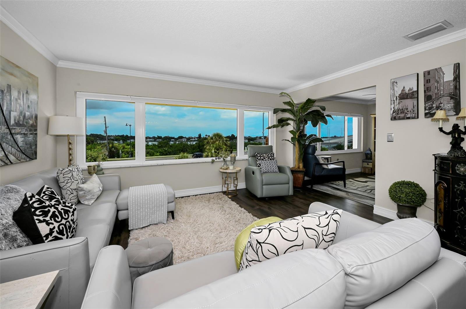 HARBOUR CLUB CONDO 3 - Residential