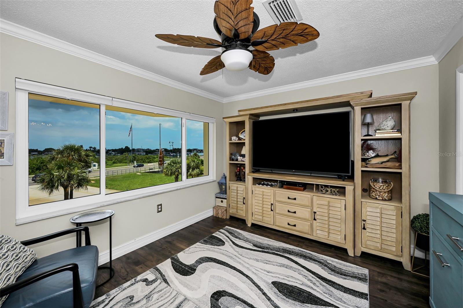 HARBOUR CLUB CONDO 3 - Residential