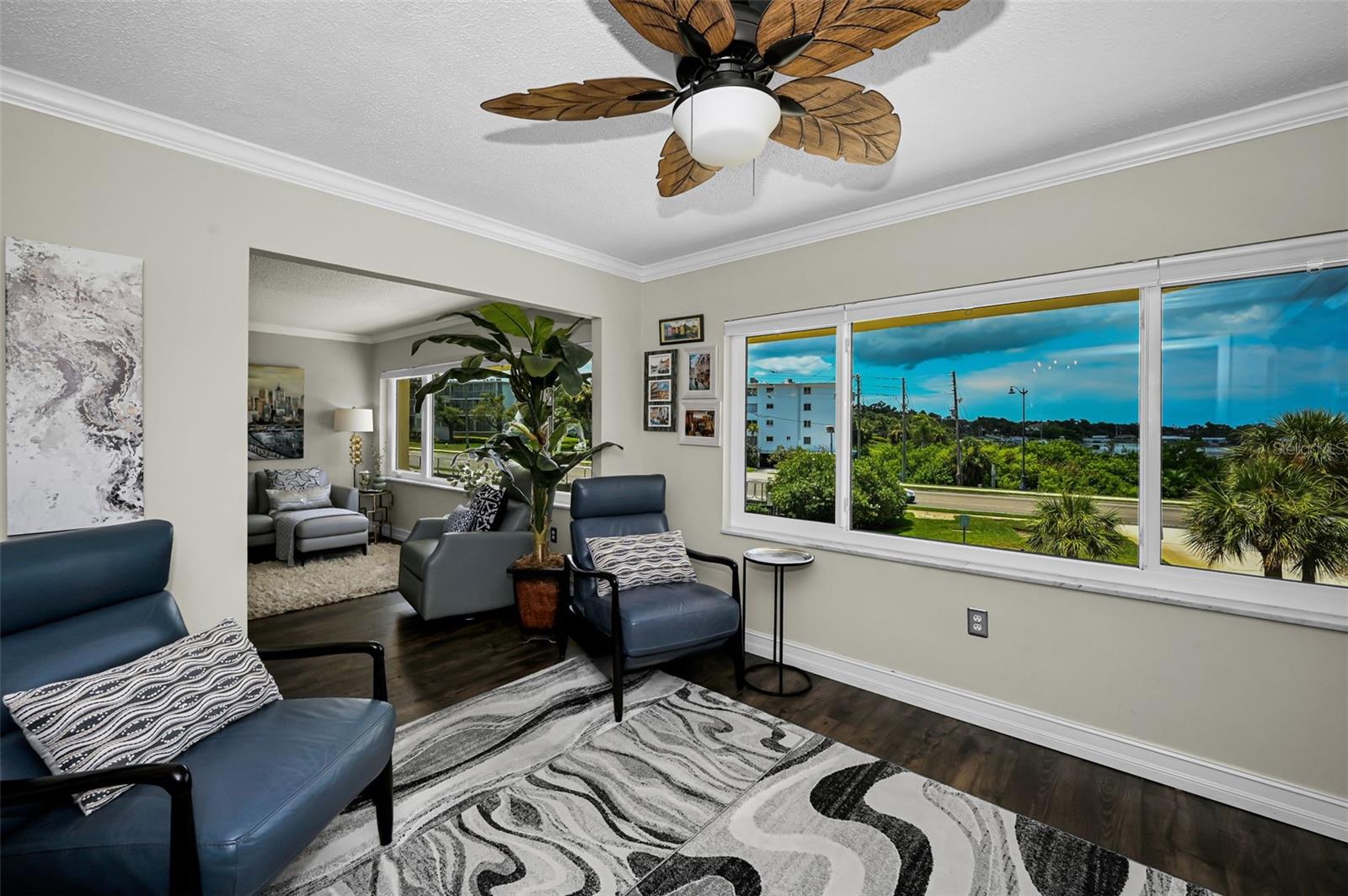 HARBOUR CLUB CONDO 3 - Residential
